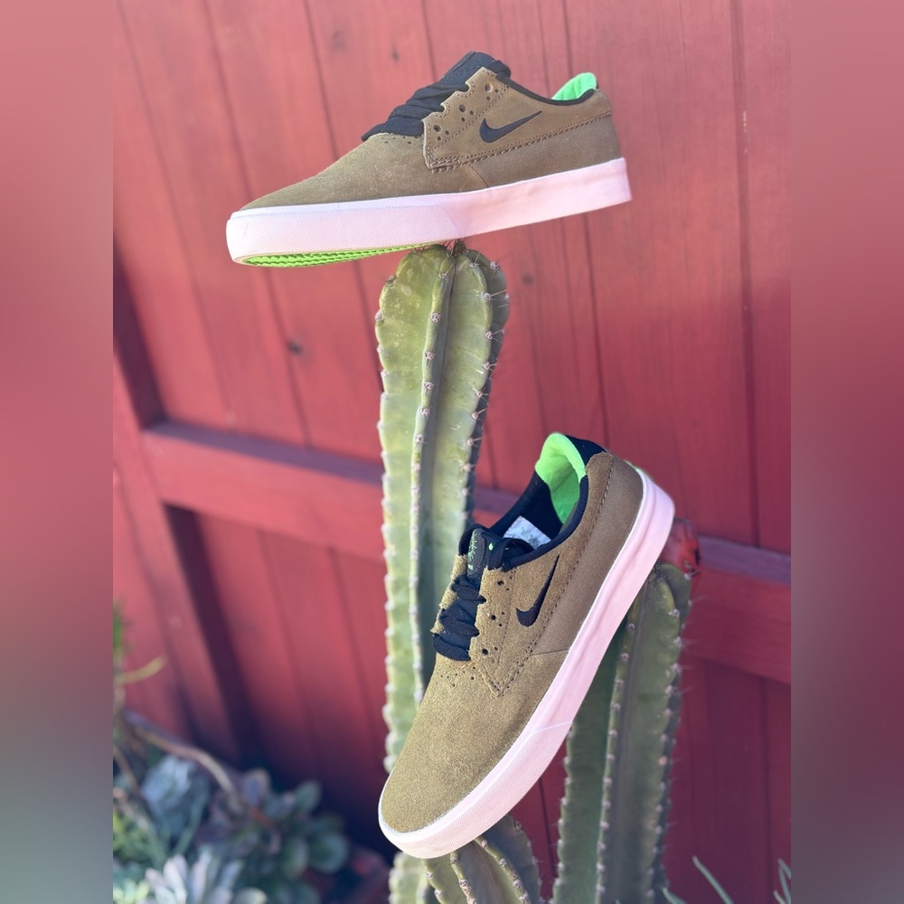 Nike SB Shane O’Neill Suede Sneakers - Picture 16 of 16